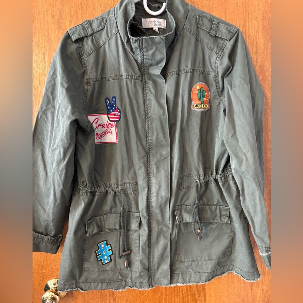 CHARLOTTE RUSSE women's army green jacket‎ Full zip w/snaps Large Raw Hem